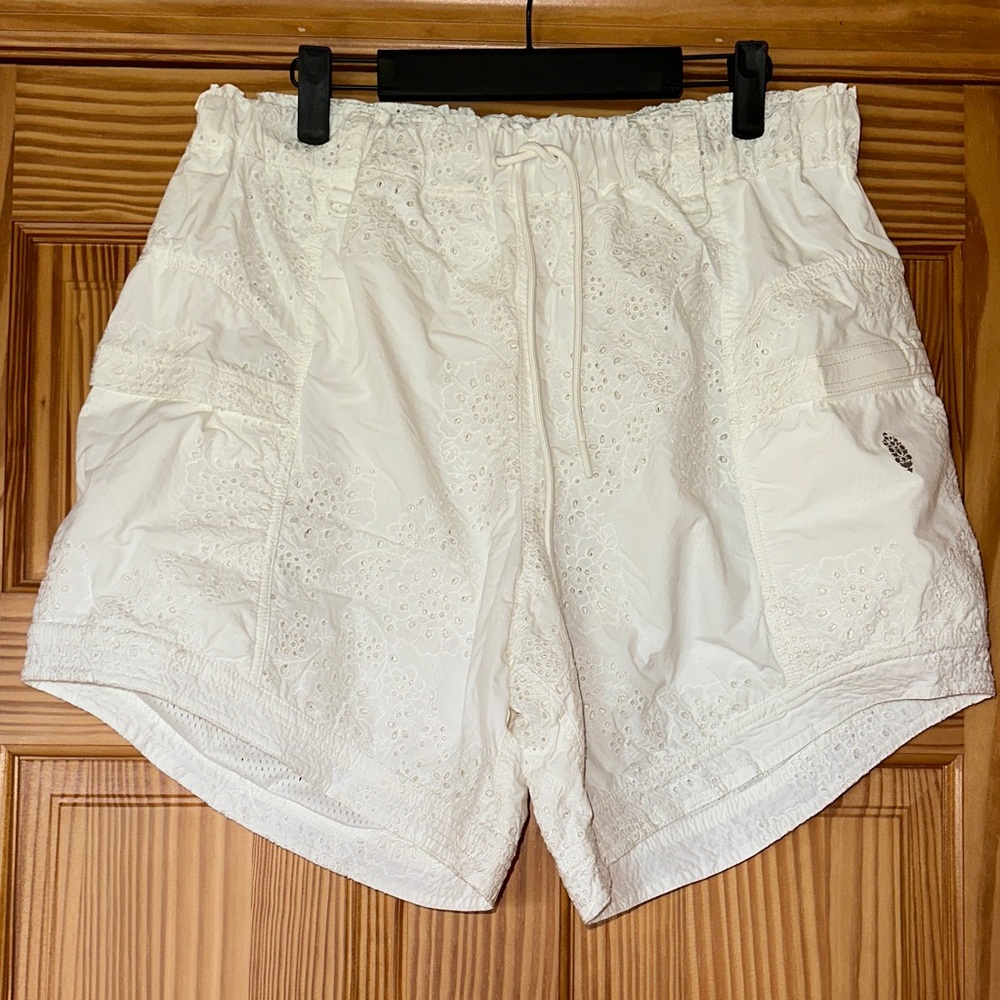 FP Movement Gonna Love Me Eyelet Short - White Eyelet Size L NWT